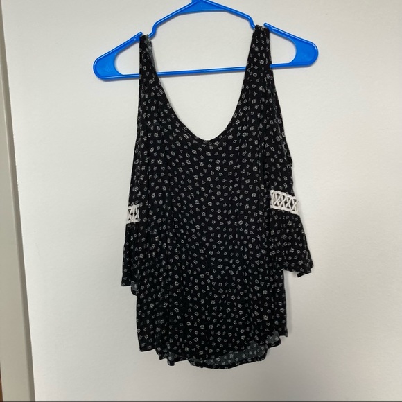 Target Flowy Floral Cold-Shoulder Top - Picture 5 of 5